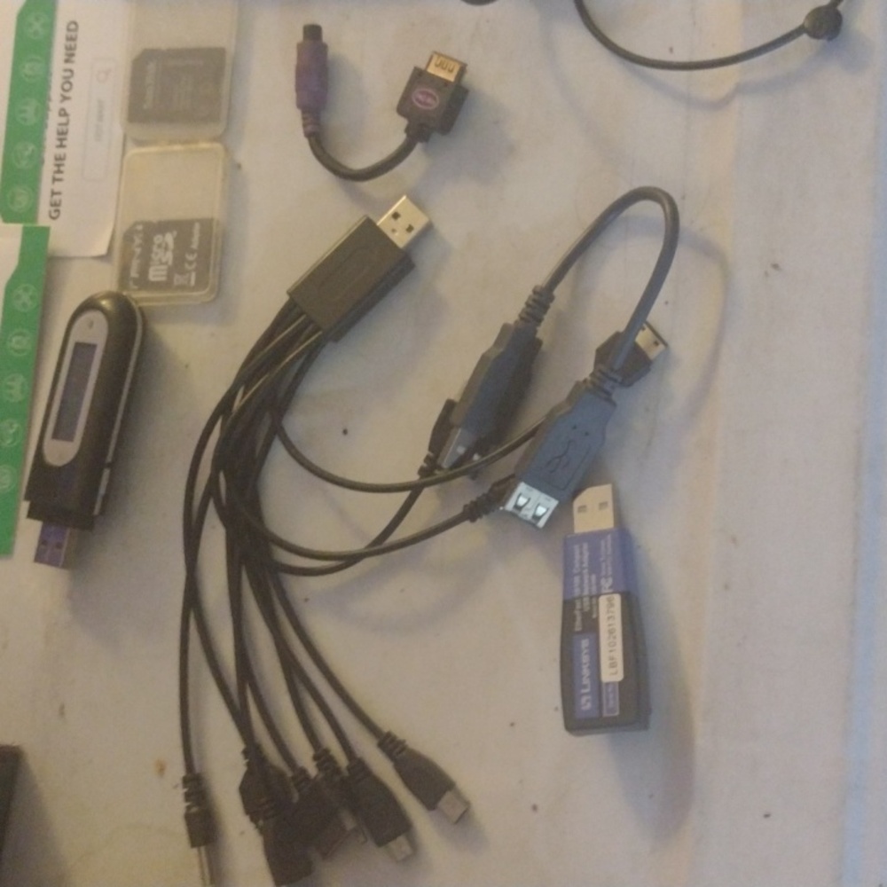 Electronics and Accessories Bundle - Picture 4 of 6